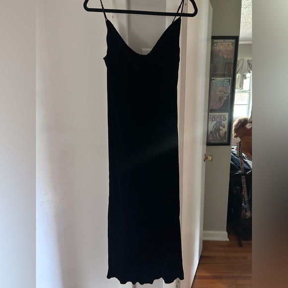 Wilfred Spritz BLACK Velvet Dress (Aritzia) - Picture 6 of 9